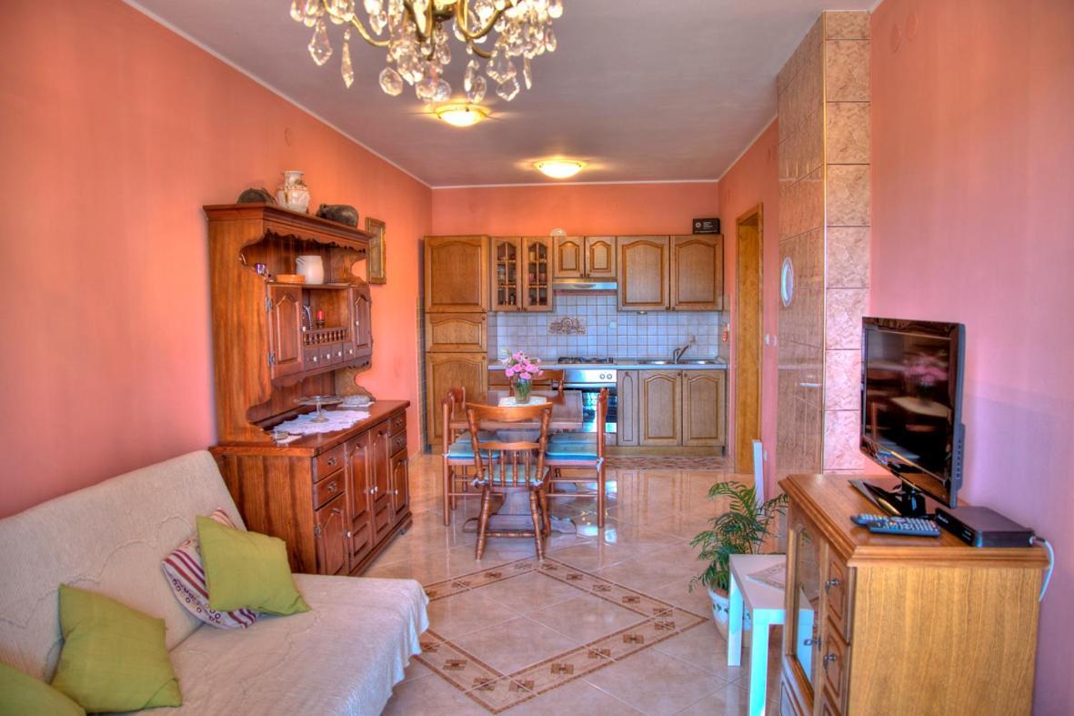 Comfortable Apartments In Peroj Near The Sea Exterior foto